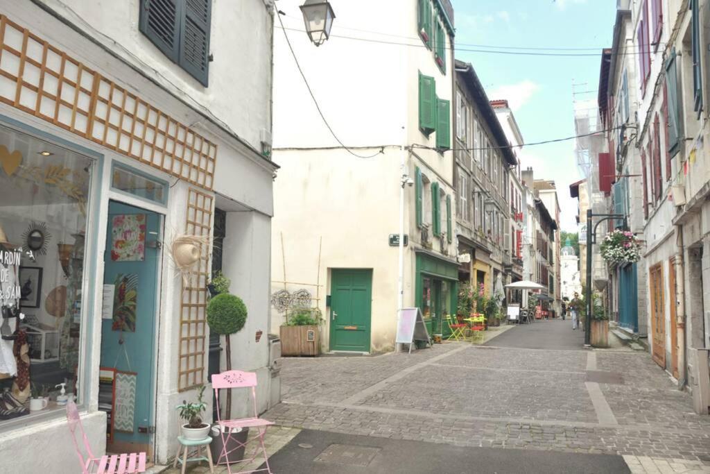 Duplex Avec Belle Terasse Au Centre De Bayonne Apartment Bagian luar foto